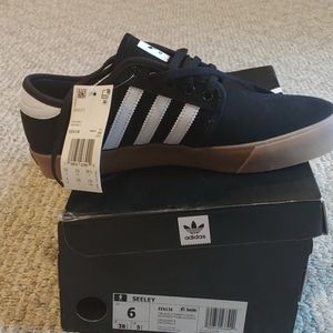 Adidas Seely Core Sneakers